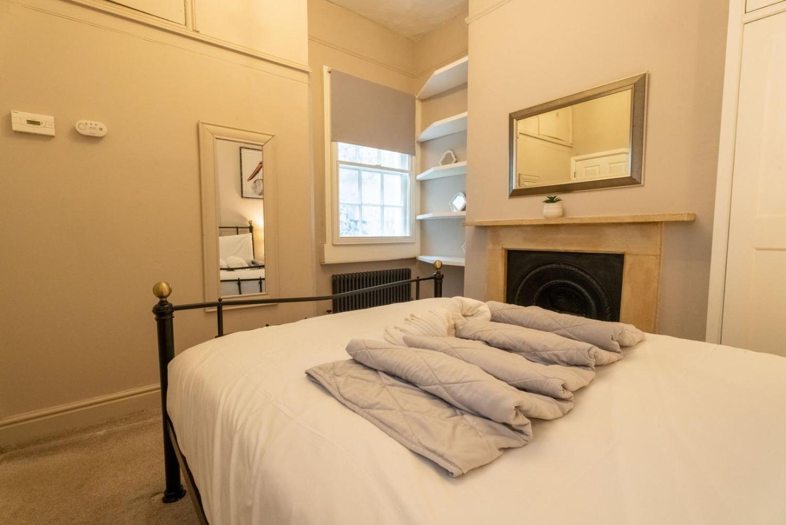 Wifi | Near Major Attractions Apartment Bath Exterior photo